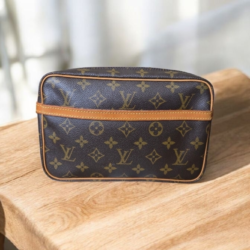 Auth Vintage Louis Vuitton Monogram 23 Toiletry Pouch